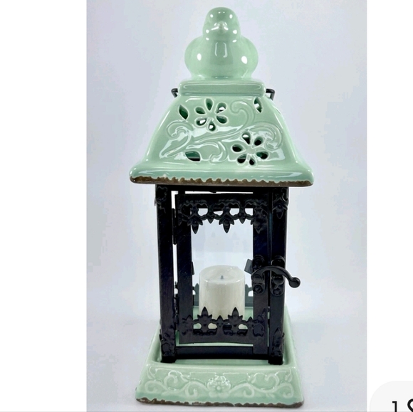 Pastel Green Ceramic Lantern With Dove On Top 🕊️ - Picture 8 of 9